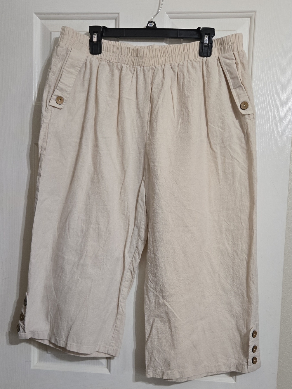 Source Unknown Cream Elastic Waist Bermuda Shorts with Button Tabs